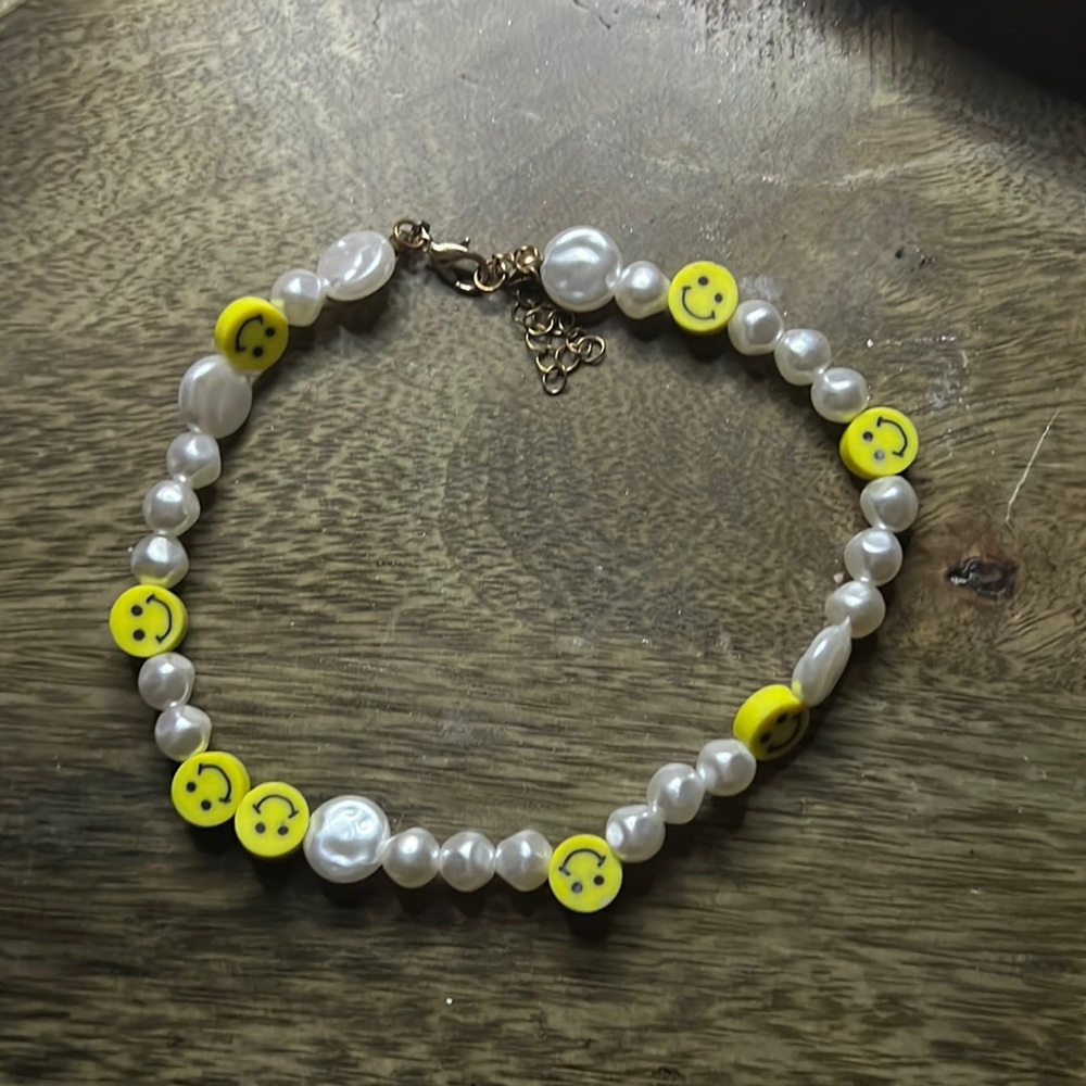 🌺 3/$20 🌺 Adorable Smily face beaded necklace!! 😃